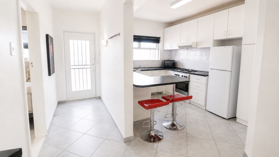 To Let 1 Bedroom Property for Rent in Sea Point Western Cape